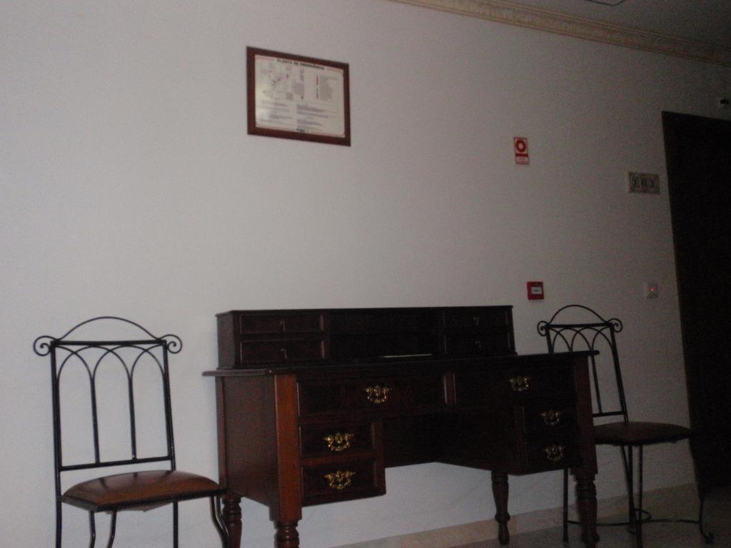"O Viajante" Low Cost Hotel Estremoz Exterior foto